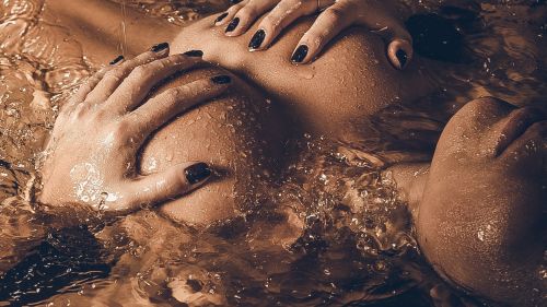 Free Porn Wallpaper - Nude Girl Holding Big Tits in Water